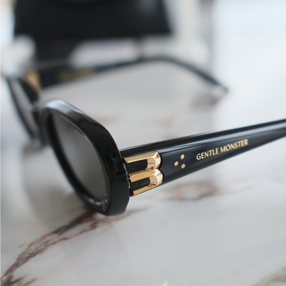 GENTLE MONSTER Black Sunglasses - Picture 7 of 16